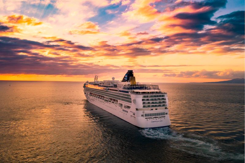 Navio de cruzeiro em alto-mar